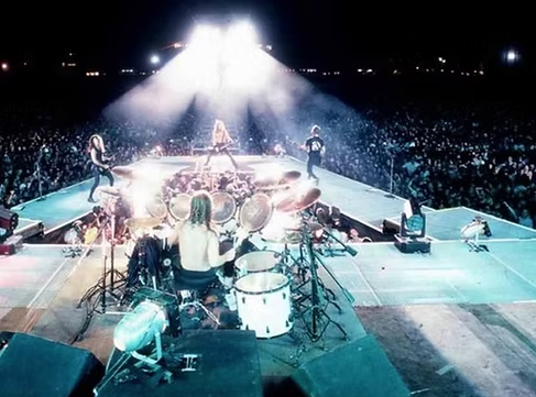 Οι Metallica ήρθαν πρώτη φορά στην Ελλάδα το '93 στο γήπεδο του Πανιωνίου στη Νέα Σμύρνη