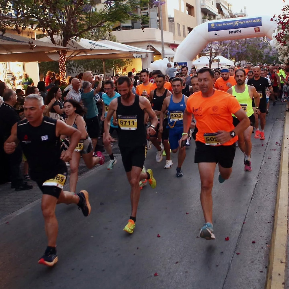 Χιλιάδες δρομείς στο Nea Smyrni Night Run 2026
