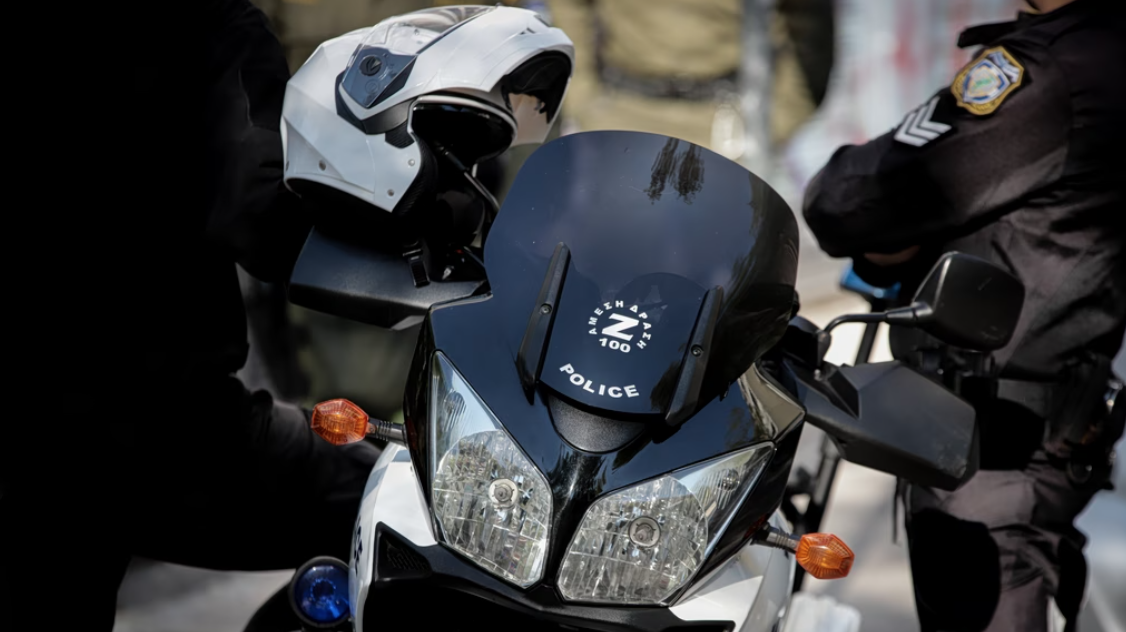 Συνελήφθη γνωστός τράπερ στη Νέα Σμύρνη μετά από καταδίωξη