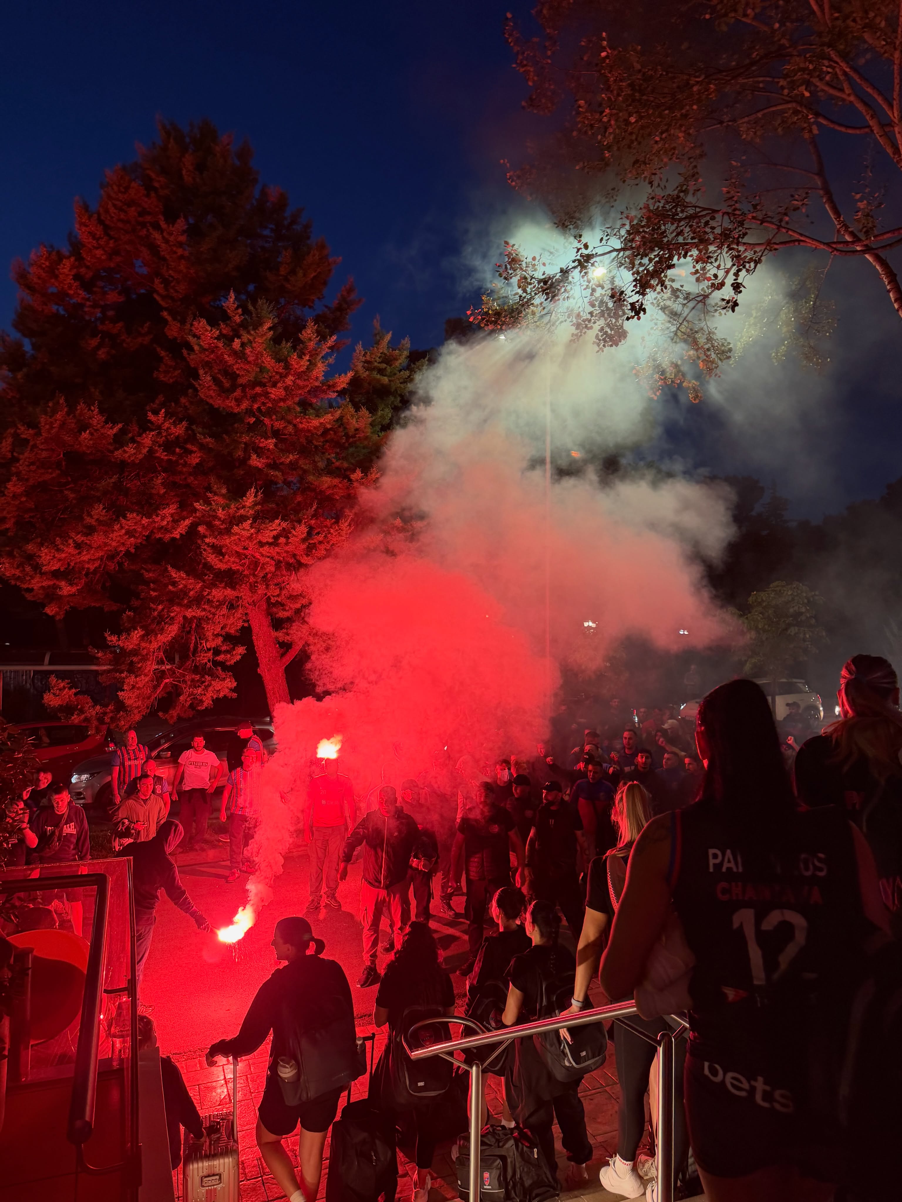 Έγινε η νύχτα μέρα στη Νέα Σμύρνη για τις θριαμβεύτριες του Σούπερ Καπ