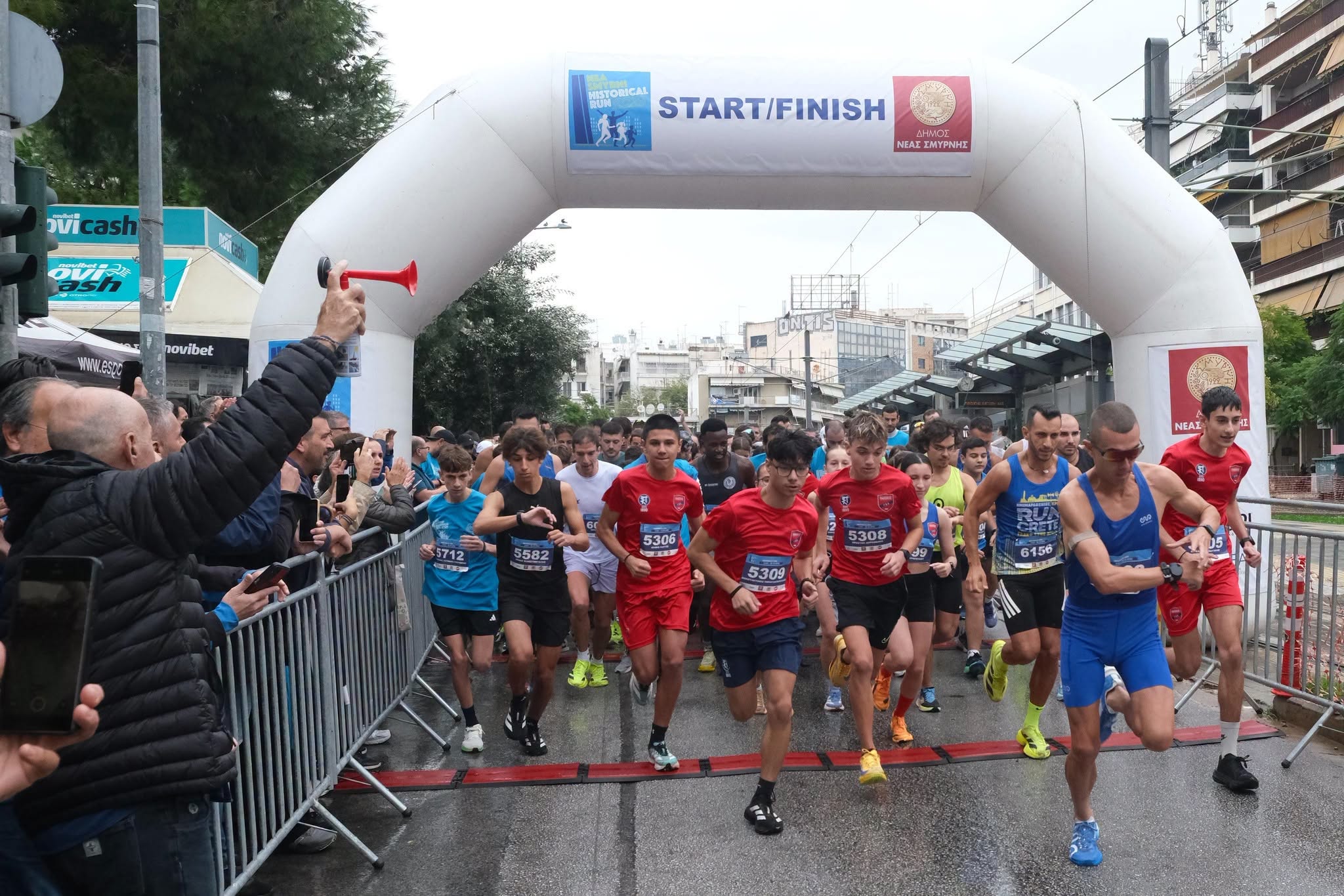 3.000 δρομείς αψήφησαν τη βροχή στο Historical Run 2026